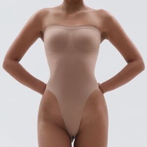 Seamless Strapless Bodysuit Shapewear - Tan